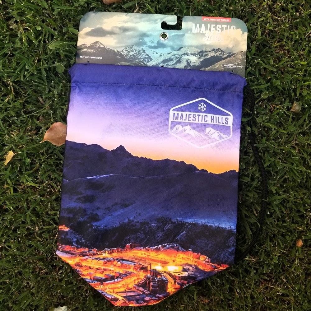 Majestic Hills carry sack (NWOT)